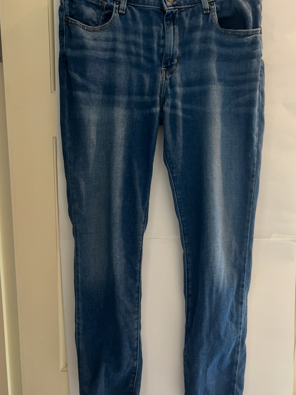 Women’s Levi’s Mid Wash Blue Slim Jeans Super Soft, almost feel like Joggers!